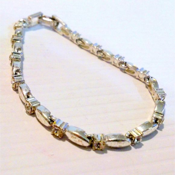 Vintage Avon Silver Tone Faux Diamond Tennis Bracelet - Picture 2 of 3